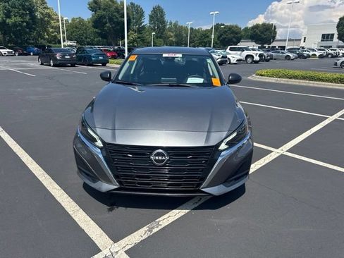 Used 2025 Nissan Altima 2.5 SV FWD image 10