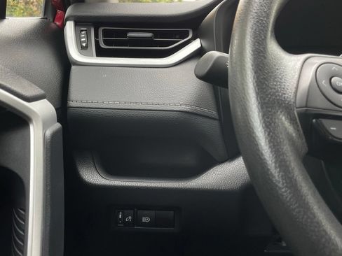 Used 2025 Toyota RAV4 XLE AWD/4WD image 14