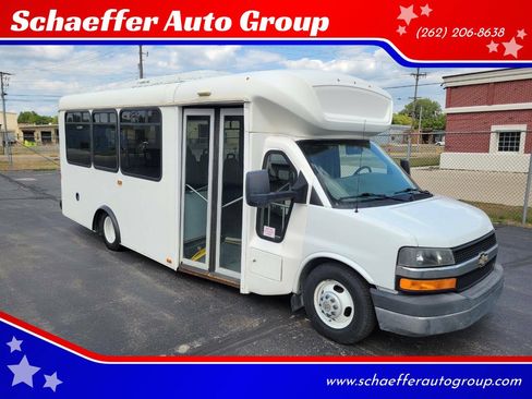 Used 2015 Chevrolet Express 4500 w/ Shuttle Bus Package RWD image 1
