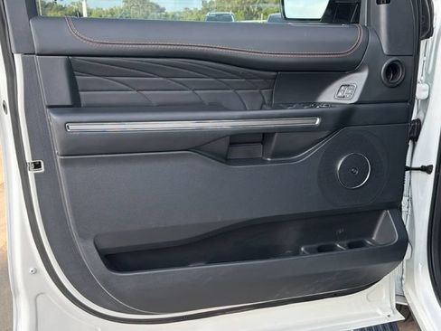 Used 2023 Ford Expedition Max Platinum RWD image 11