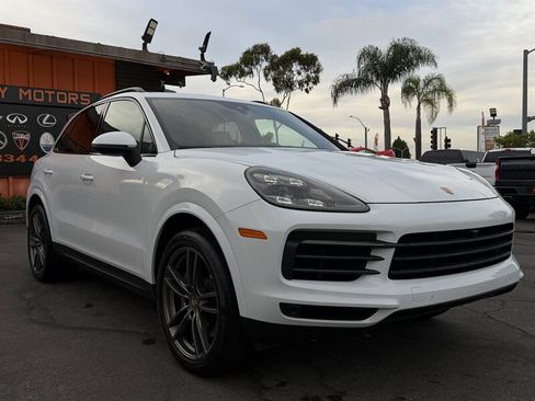 Used 2023 Porsche Cayenne S Platinum w/ Premium Package Plus image 21