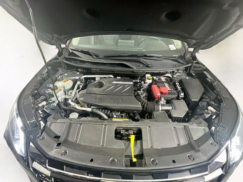 Used 2025 Nissan Rogue SV FWD image 32