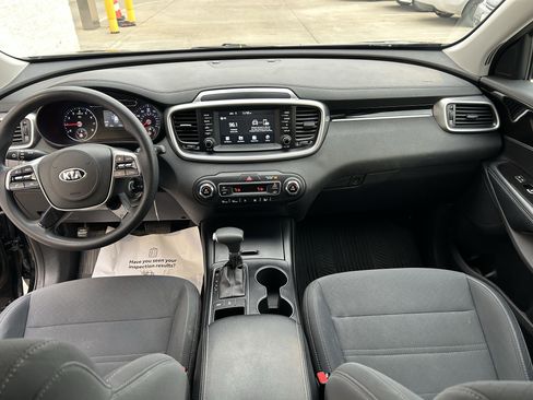 Used 2019 Kia Sorento LX image 18