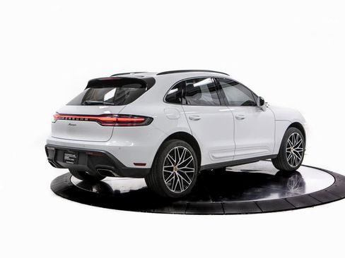 Certified 2024 Porsche Macan image 7