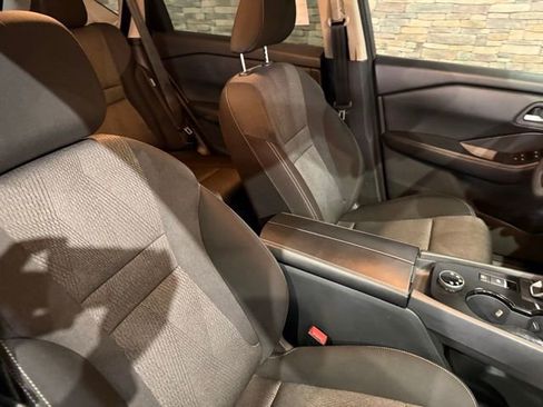 Certified 2025 Nissan Rogue SV image 2