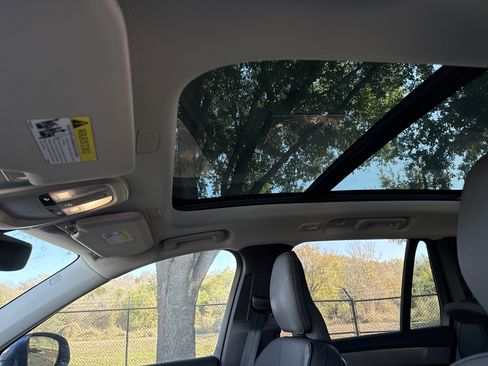 Used 2025 Volvo XC90 B6 Plus image 28