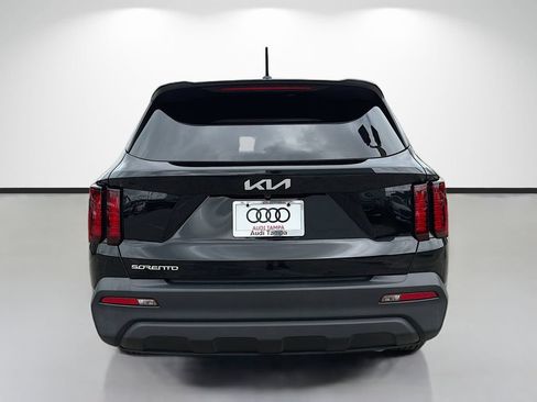 Used 2023 Kia Sorento LX FWD image 4