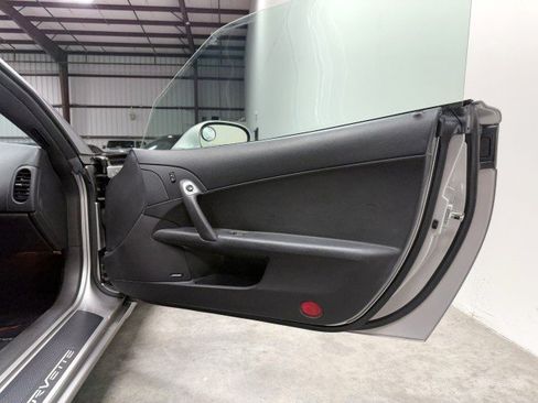Used 2006 Chevrolet Corvette Coupe w/ Preferred Equipment Group RWD image 38