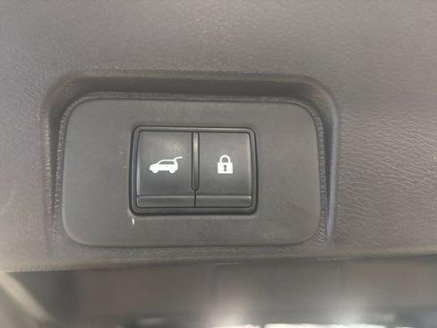 Used 2025 Nissan Rogue SV AWD/4WD image 24