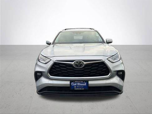 Used 2021 Toyota Highlander Limited image 3