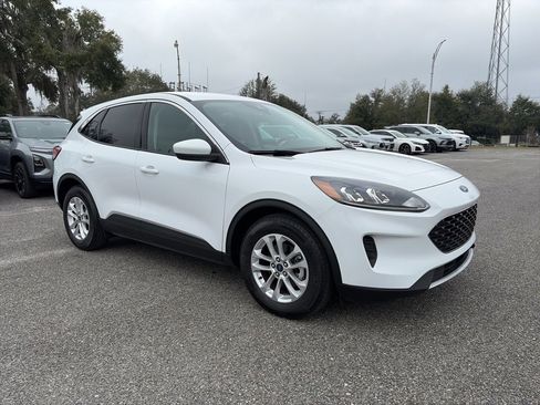 Used 2020 Ford Escape SE image 4