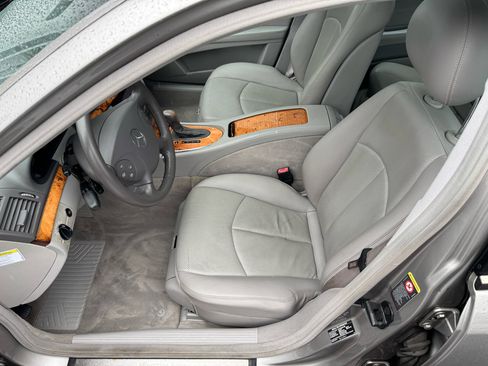 Used 2005 Mercedes-Benz E 320 4MATIC Sedan image 9