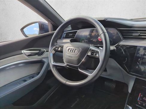 Used 2020 Audi e-tron Prestige image 28