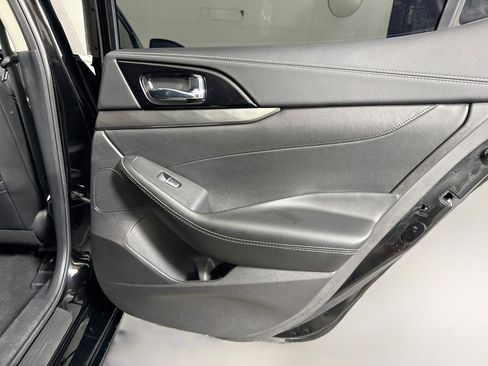 Used 2023 Nissan Maxima SL FWD image 28