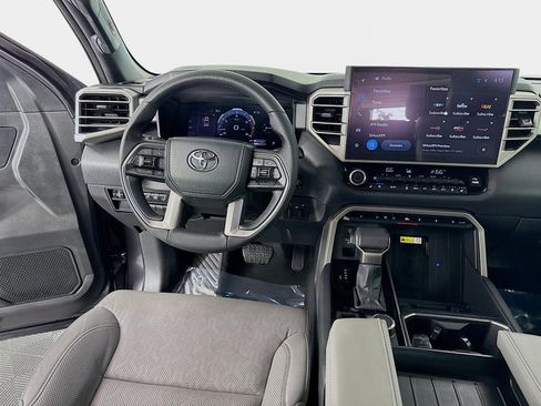 Used 2025 Toyota Tundra Limited image 24
