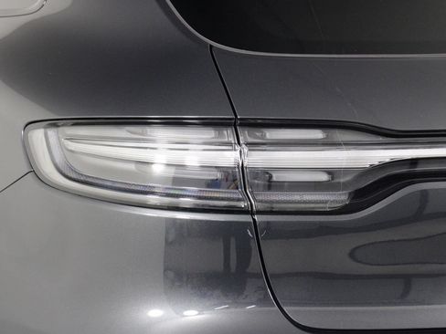 Certified 2026 Porsche Macan AWD/4WD image 21