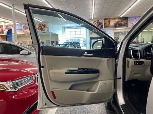 Used 2020 Kia Sportage EX FWD image 24