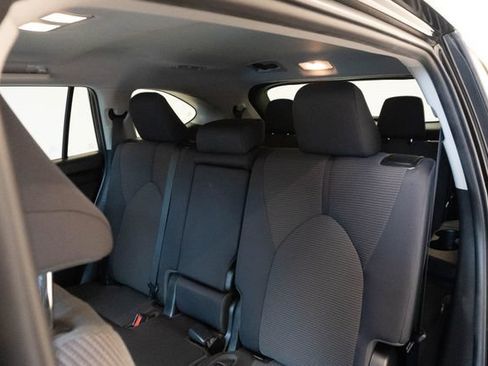 Used 2022 Toyota Highlander L FWD image 20