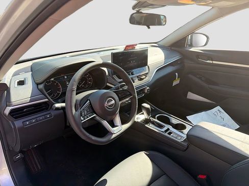 New 2025 Nissan Altima 2.5 SL image 2