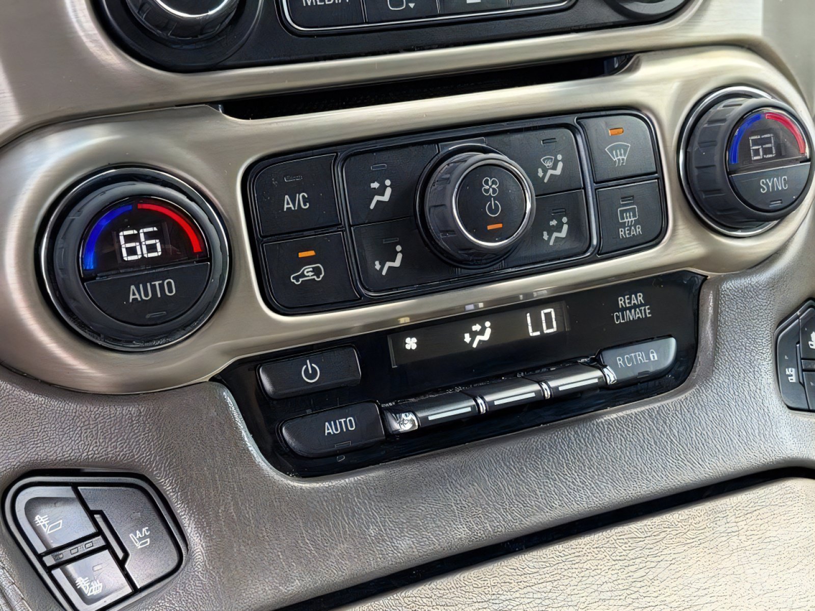 Used 2015 GMC Yukon XL Denali w/ Open Road Package AWD/4WD image 31