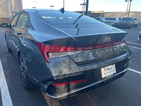 Used 2024 Hyundai Elantra Limited FWD image 7