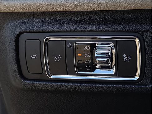 New 2026 Lincoln Corsair Premiere image 16