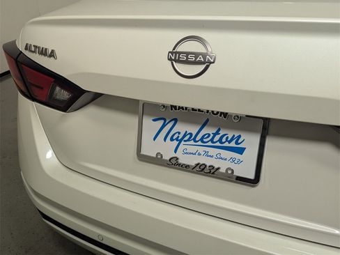 Used 2024 Nissan Altima 2.5 SV image 8