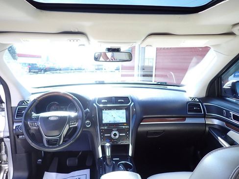 Used 2018 Ford Explorer Platinum AWD/4WD image 11