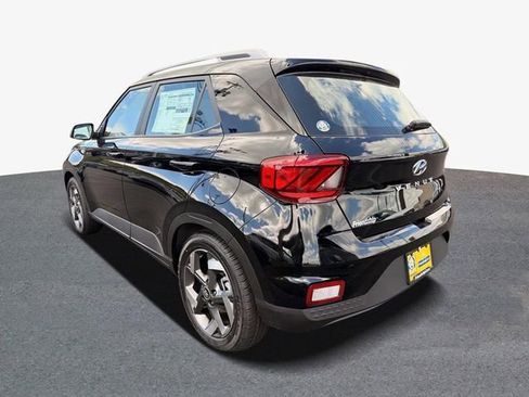 New 2026 Hyundai Venue SEL FWD image 2