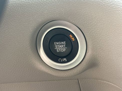 Used 2024 Chrysler Pacifica Touring-L FWD image 26