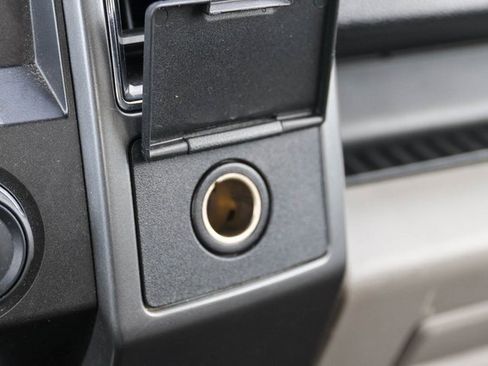 Used 2020 Ford F150 XLT image 24