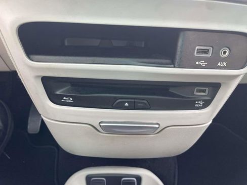 Used 2020 Chrysler Pacifica Touring-L Plus w/ Advanced Safetytec Group FWD image 39