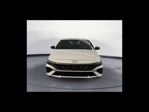 Used 2025 Hyundai Elantra Sport FWD image 9