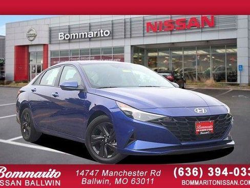 Used 2022 Hyundai Elantra SEL w/ Convenience Package FWD image 1