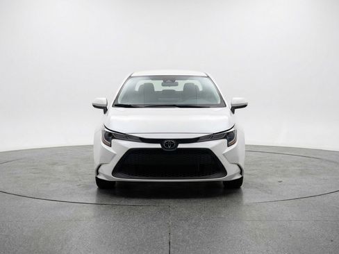 Used 2025 Toyota Corolla LE FWD image 2