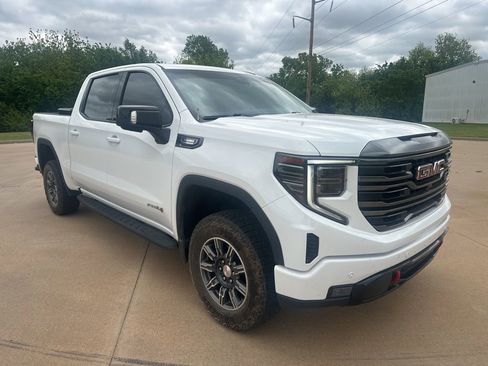 Used 2024 GMC Sierra 1500 AT4 w/ Technology Package AWD/4WD image 8