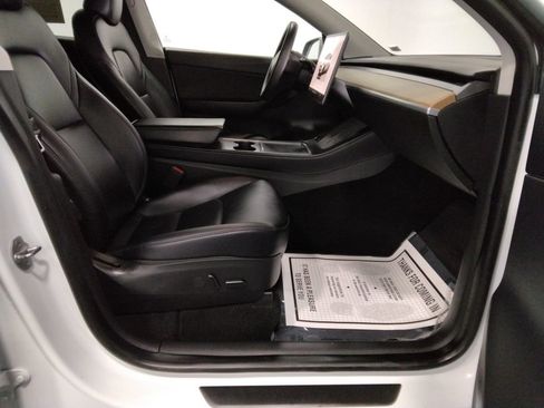 Used 2022 Tesla Model Y Performance image 39