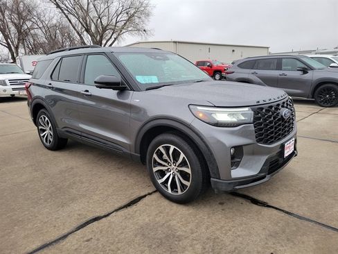 Certified 2025 Ford Explorer ST-Line image 1