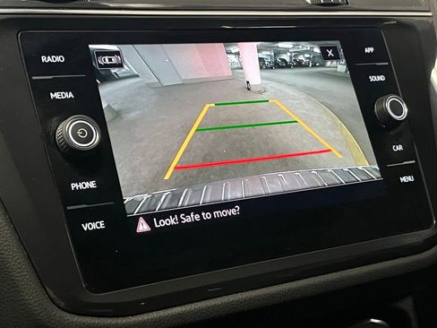 Used 2023 Volkswagen Tiguan SE w/ Panoramic Sunroof Package image 30