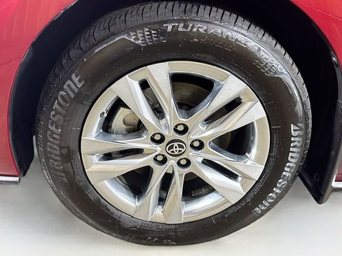 Used 2024 Toyota Sienna Limited image 41