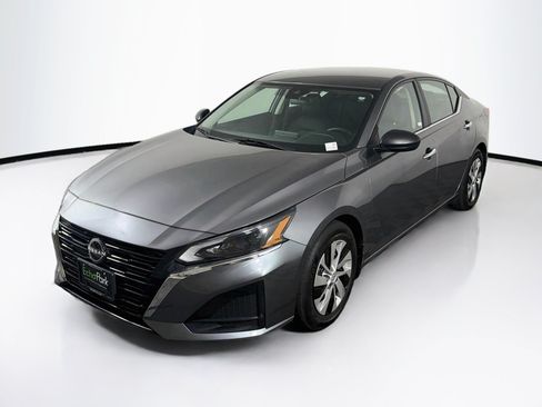 Used 2024 Nissan Altima 2.5 S FWD image 3