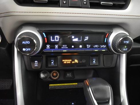 Used 2019 Toyota RAV4 XLE Premium image 21