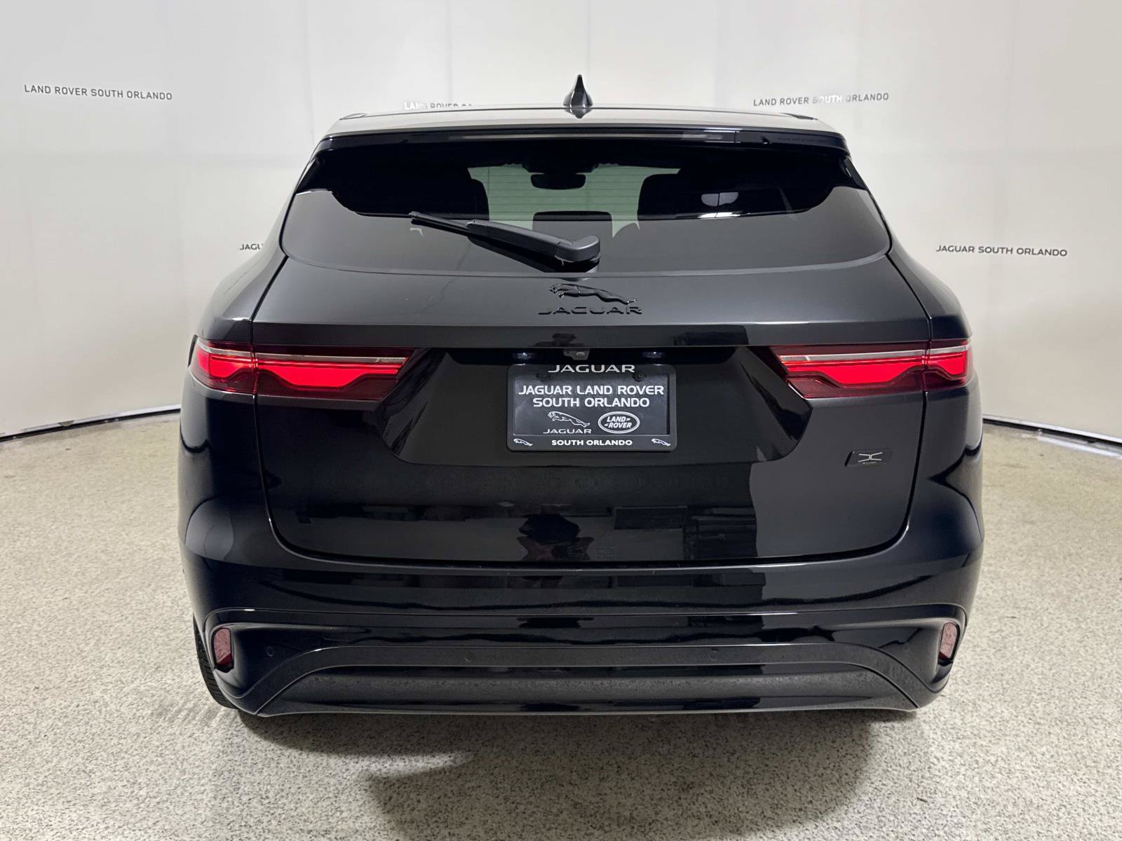Certified 2026 Jaguar F-PACE R-Dynamic S AWD/4WD image 4
