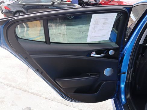 Used 2018 Kia Stinger Premium RWD image 12