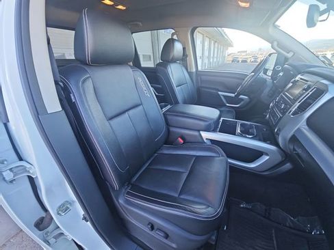 Used 2019 Nissan Titan PRO-4X w/ Pro-4x Convenience Package AWD/4WD image 16