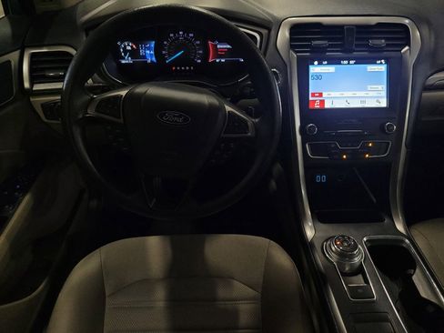 Used 2019 Ford Fusion SE FWD image 22