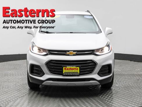 Used 2020 Chevrolet Trax LT w/ LT Convenience Package image 2