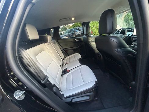 Certified 2024 Ford Escape SE image 32