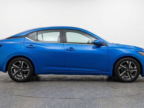 Used 2025 Nissan Sentra SV FWD image 11