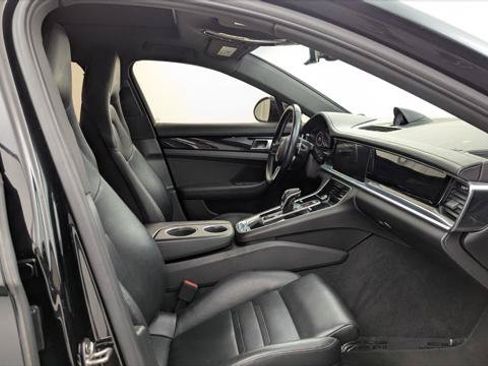 Used 2018 Porsche Panamera image 18